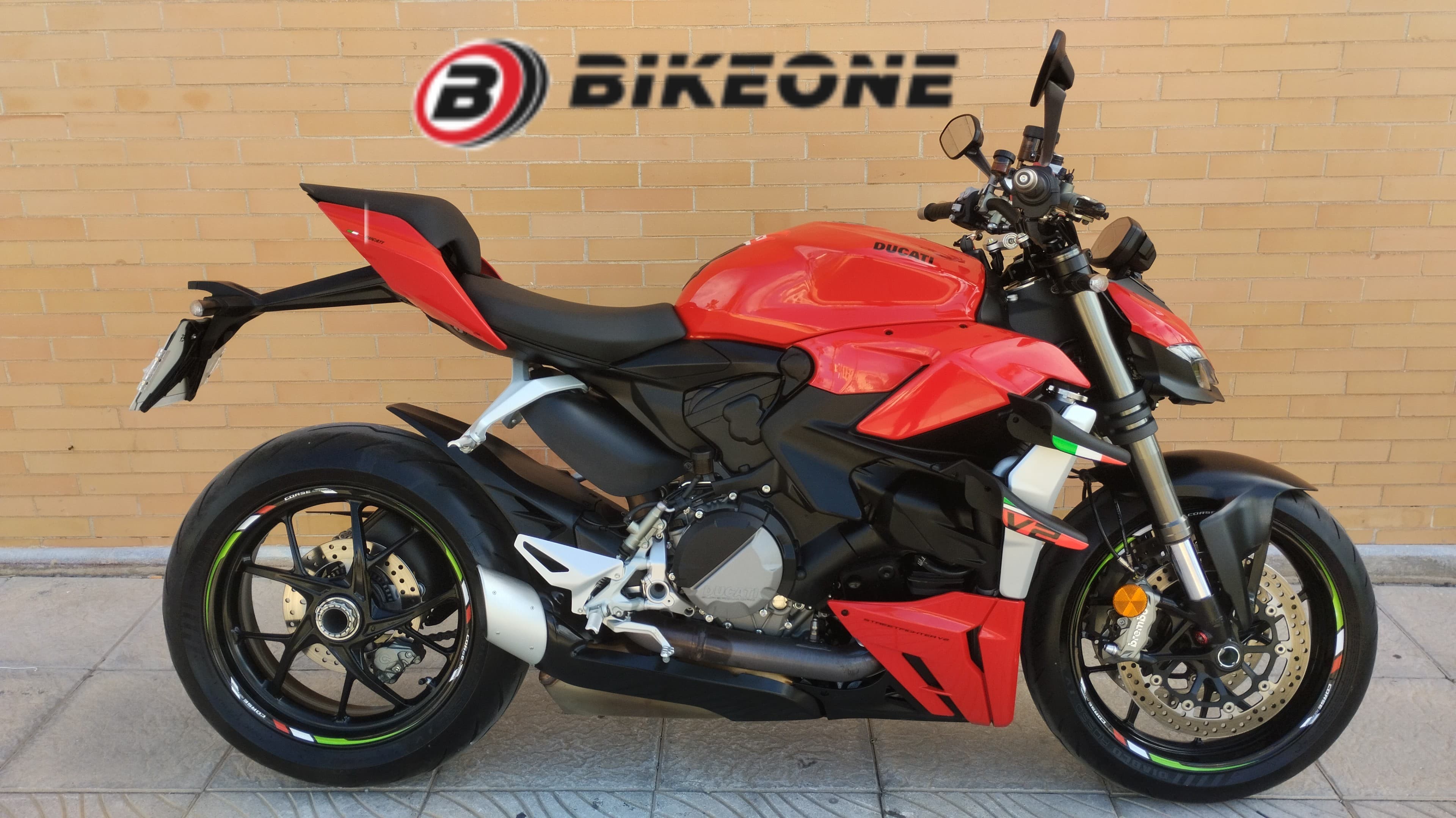 Ducati Streetfighter V2